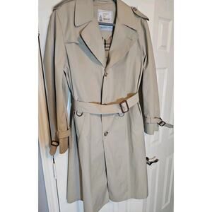 Vintage London Fog Maincoats Men’s 40R Trench Coat Beige Belted Plaid Lining USA